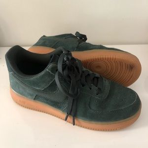 Nike AF1 "outdoor green" suede